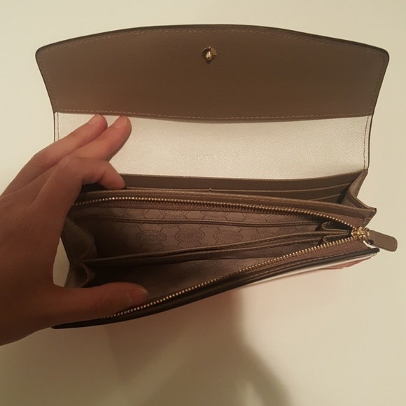 NEW Michael Kors wallet - Picture 5 of 6